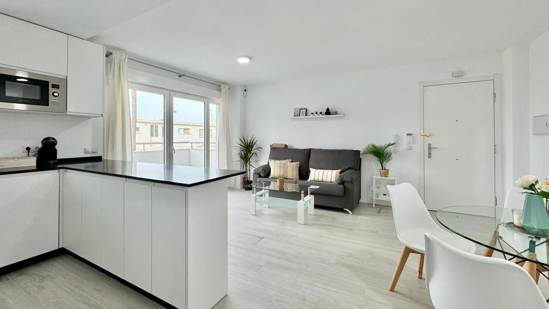 Apartment Apartamento En 1ª Linea De Playa, Piscina Y Parking Benalmadena Spain