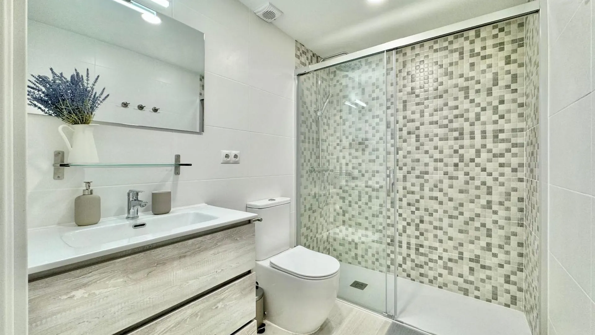 Apartamento En 1ª Linea De Playa, Piscina Y Parking بينالماذينا