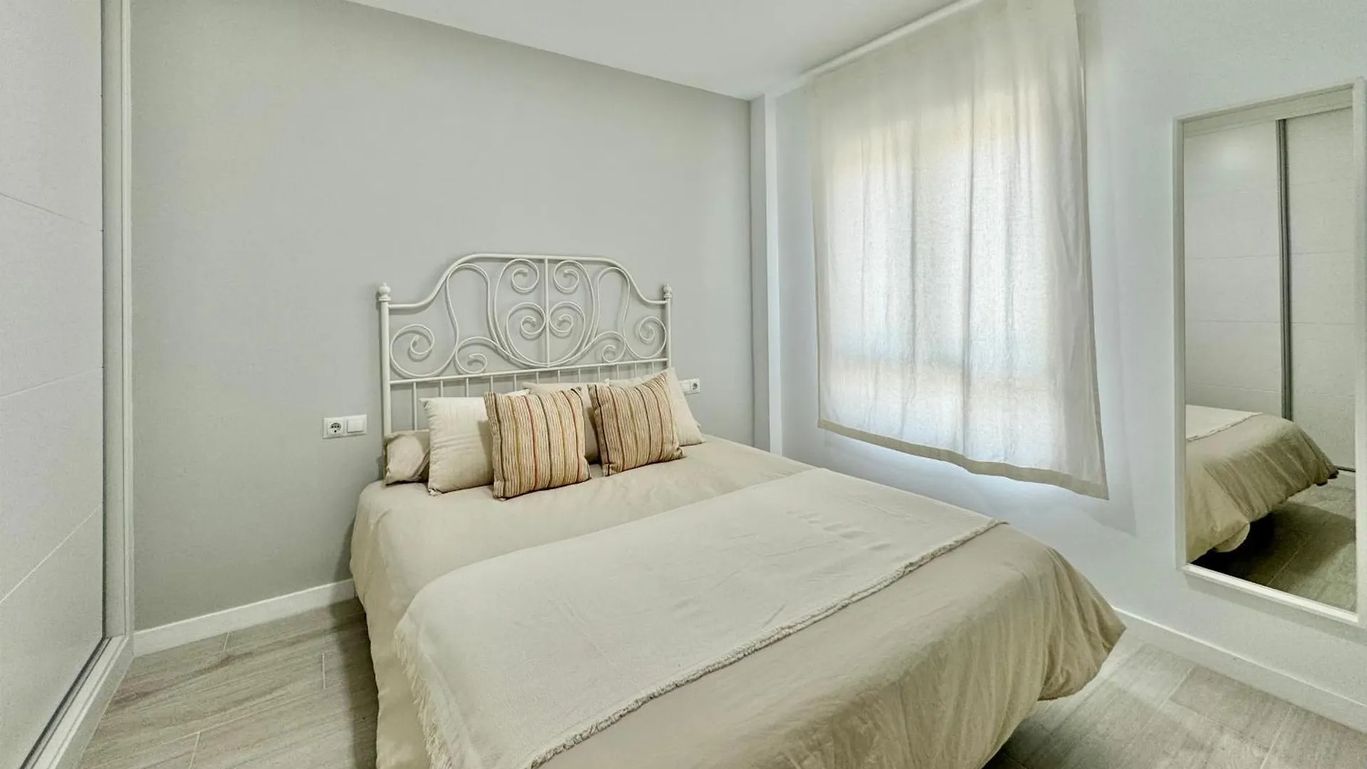 Apartamento En 1ª Linea De Playa, Piscina Y Parking بينالماذينا 0*,  إسبانيا