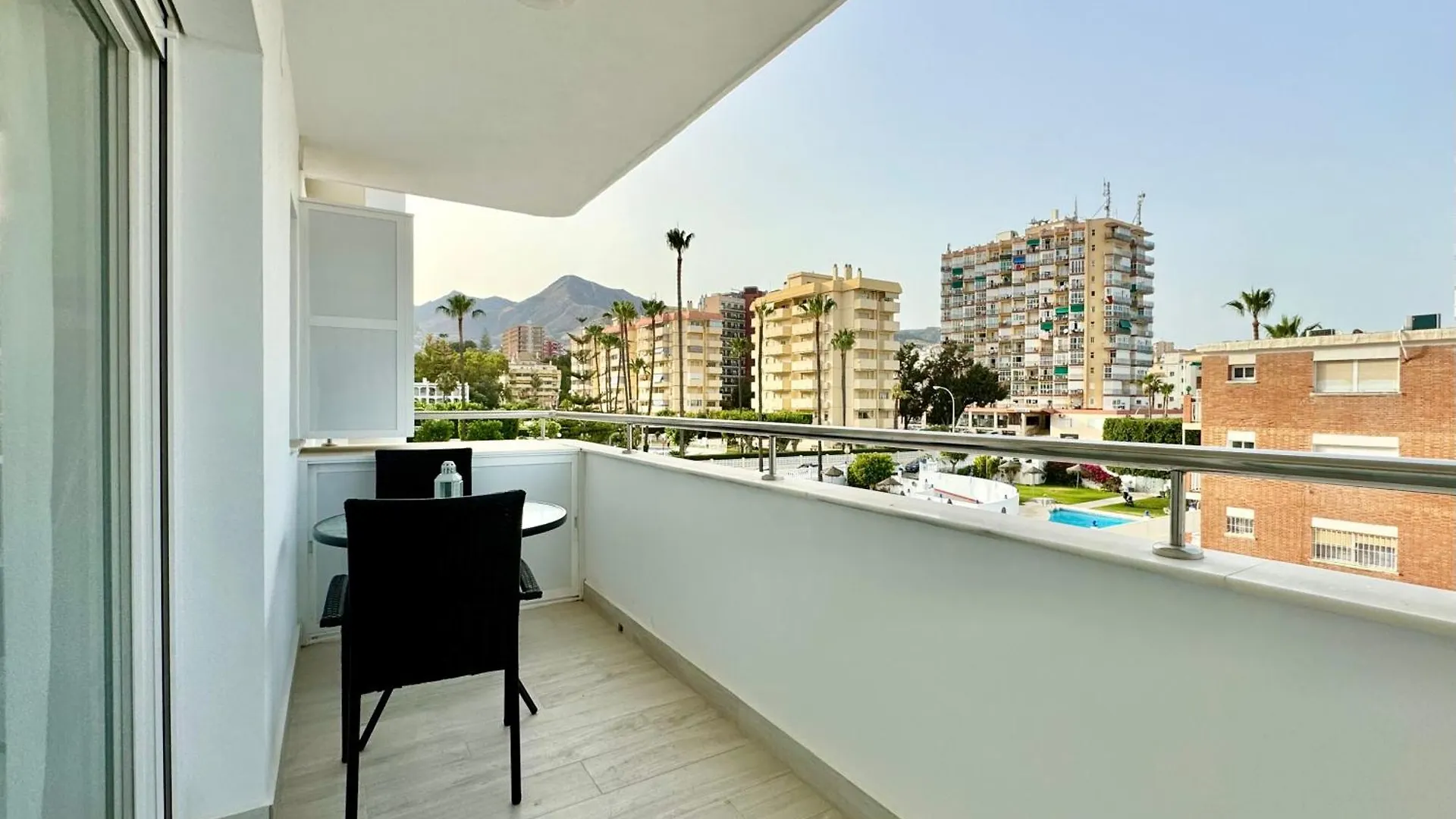 Apartment Apartamento En 1ª Linea De Playa, Piscina Y Parking Benalmadena Spain
